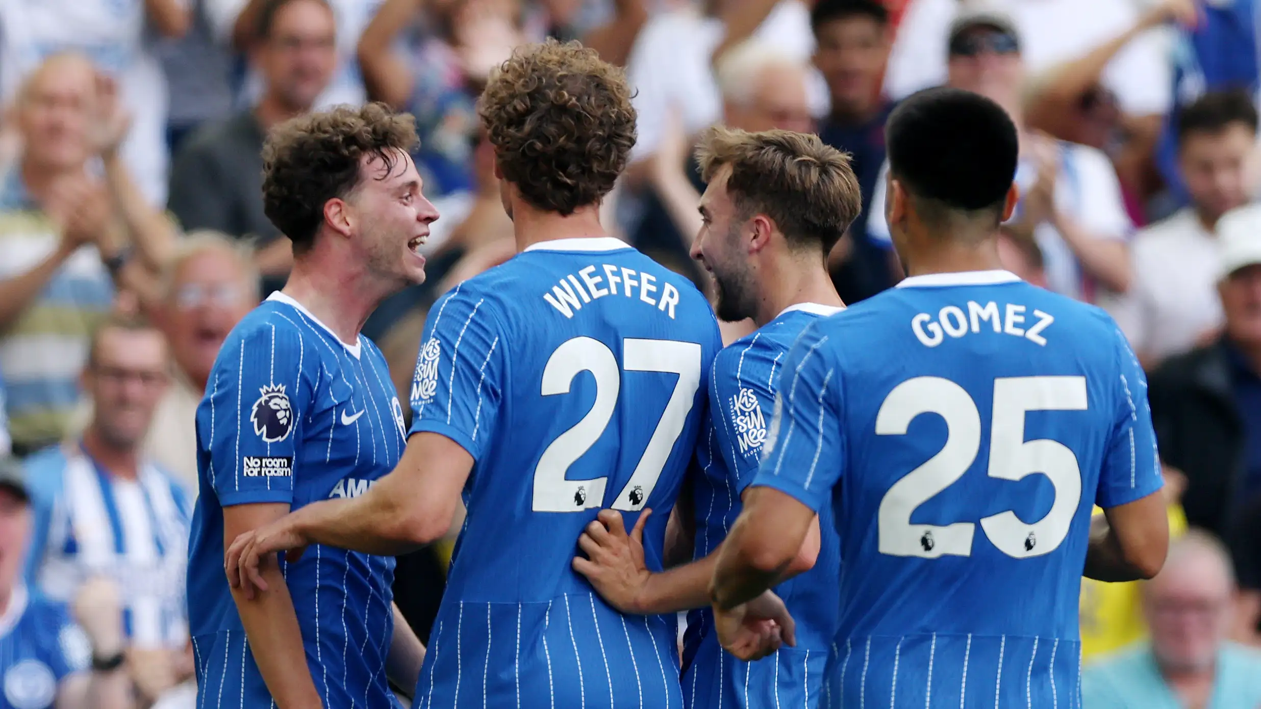 Brighton & Hove Albion cukup dengan setengah jam fantastis untuk benar-benar menggulung Aston Villa