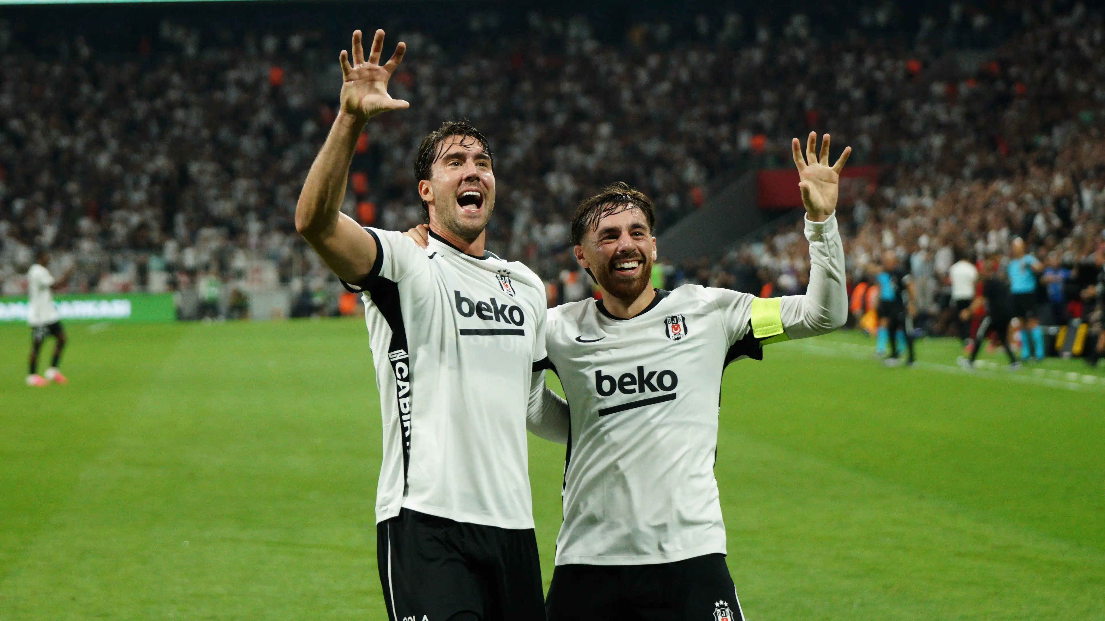 Ernest Poku menjalani debut dengan pesta gol di Besiktas: Dusan Vlahovic mencetak hat-trick