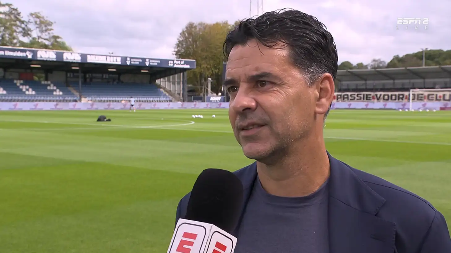 Míchel Sánchez tak bisa menyembunyikan kebahagiaannya di Ajax: "Dia adalah pemain kelas dunia"