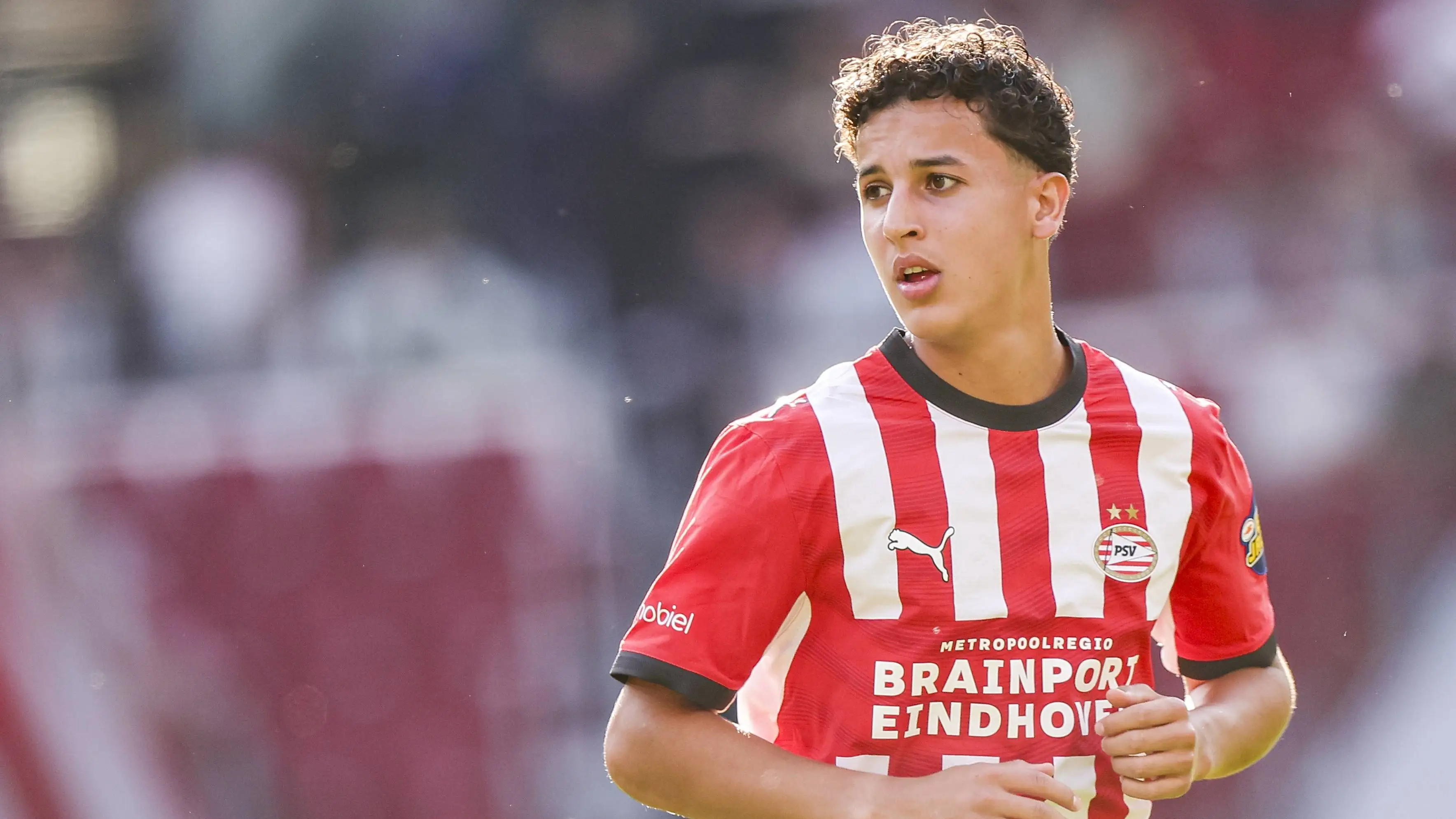 Peter Bosz menghadiahi talenta top PSV dengan tempat di starting XI dalam Johan Cruijff Schaal melawan AZ