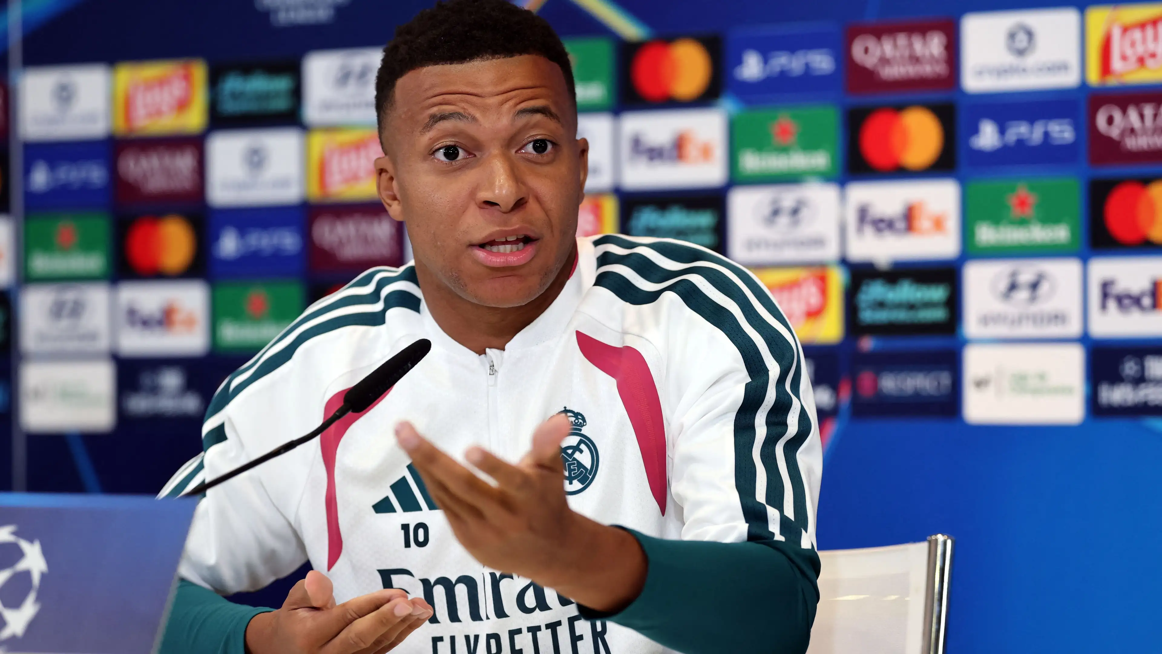 “Kekanak-kanakan dan memalukan!” Kylian Mbappe dikecam karena pernyataannya soal Ballon d'Or