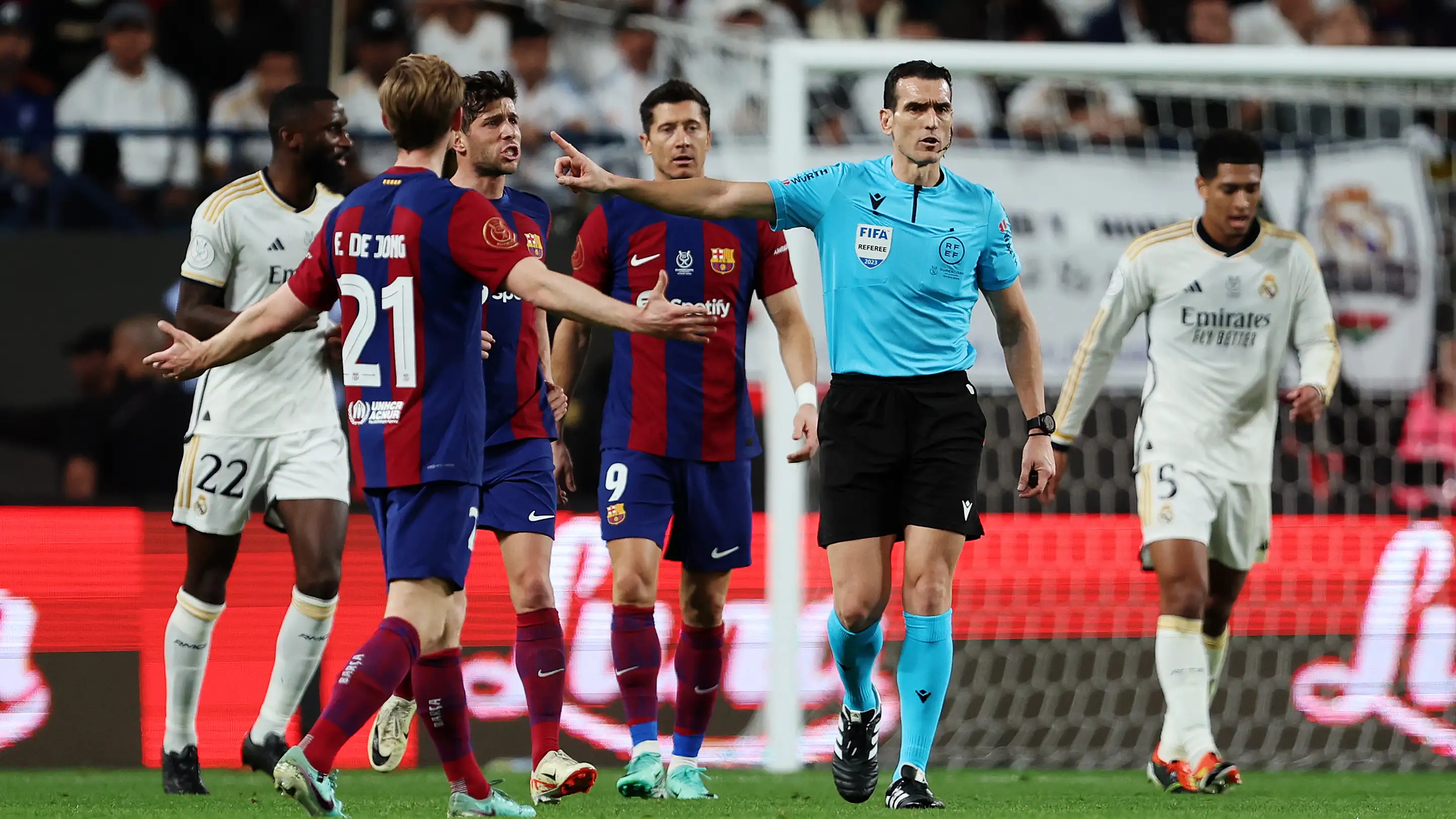 Peluit yang membangkitkan optimisme Real Madrid: wasit baru masuk persaingan memimpin El Clasico
