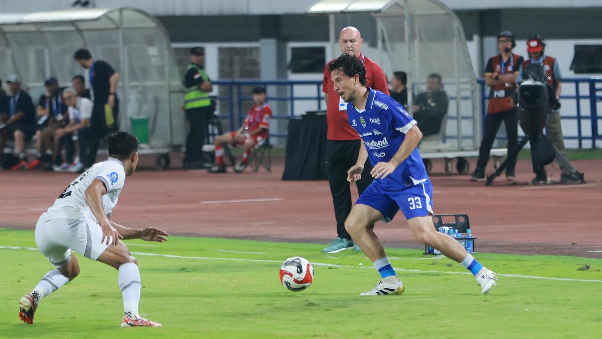 Thom Haye Sikapi Jadwal Padat Persib Bandung, Soroti Keterbatasan