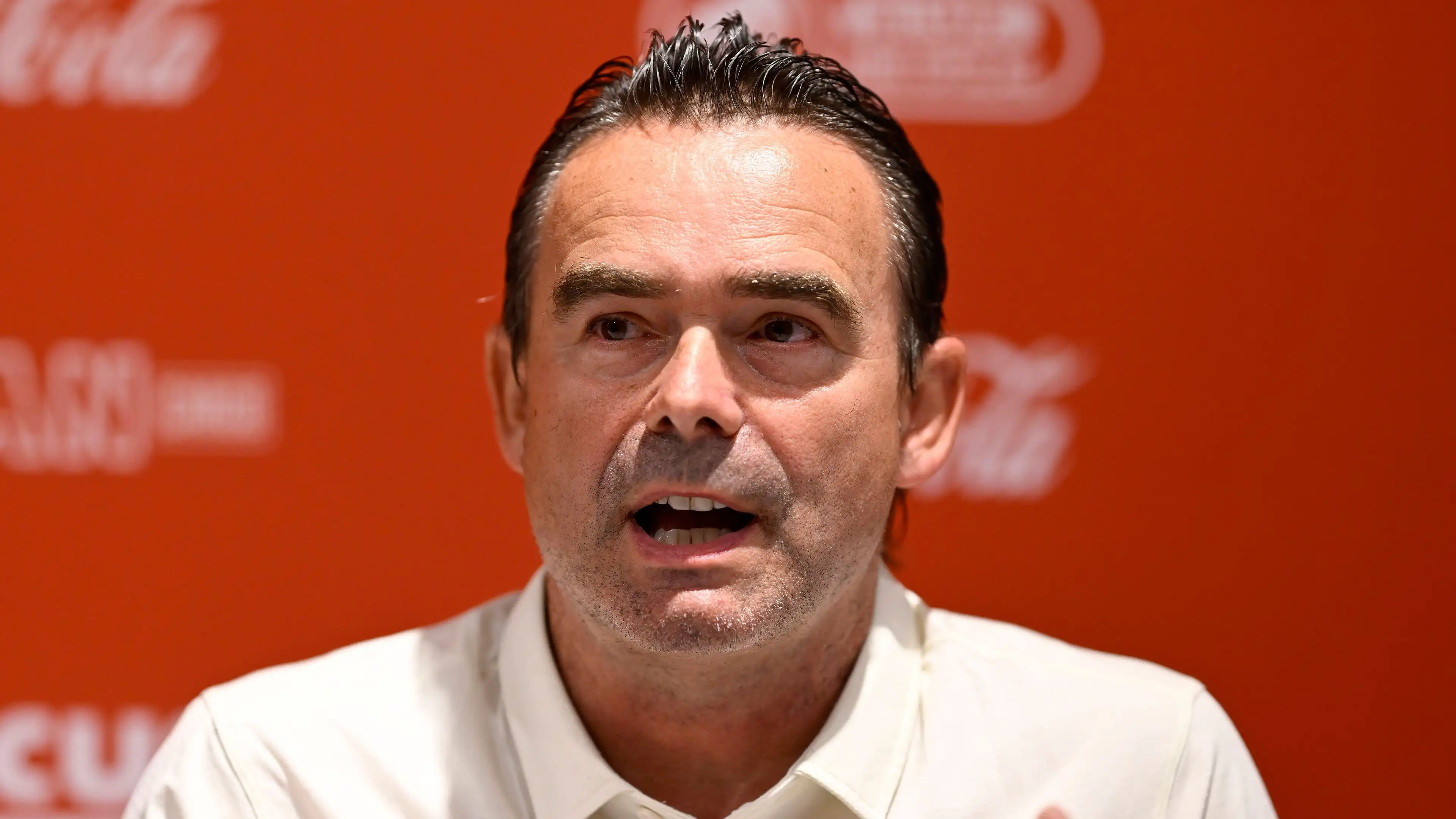 Marc Overmars segera meninggalkan Royal Antwerp