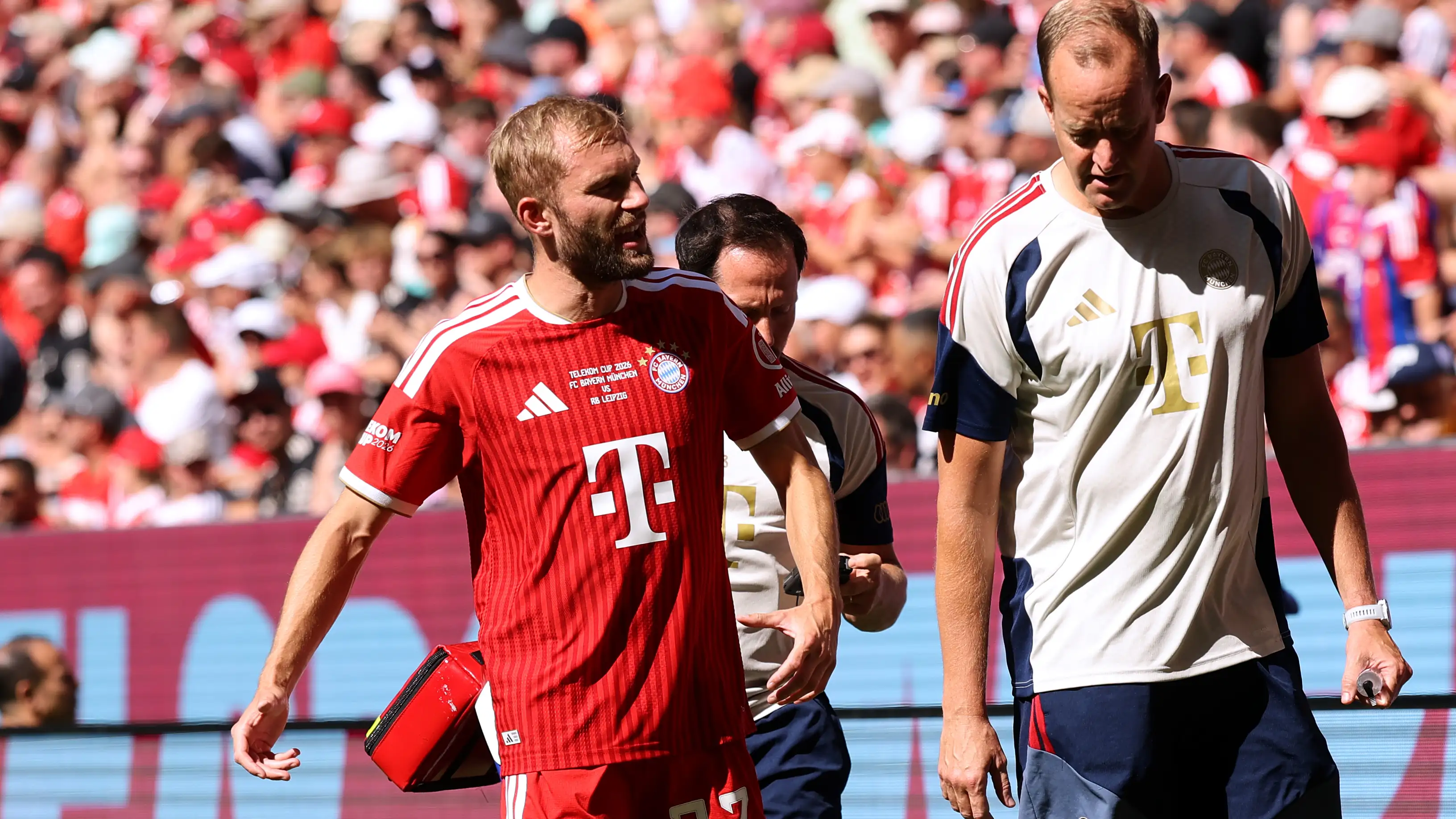 Kekhawatiran terhadap bintang Bayern: Konrad Laimer ditarik keluar lebih awal karena cedera dalam ujian berat