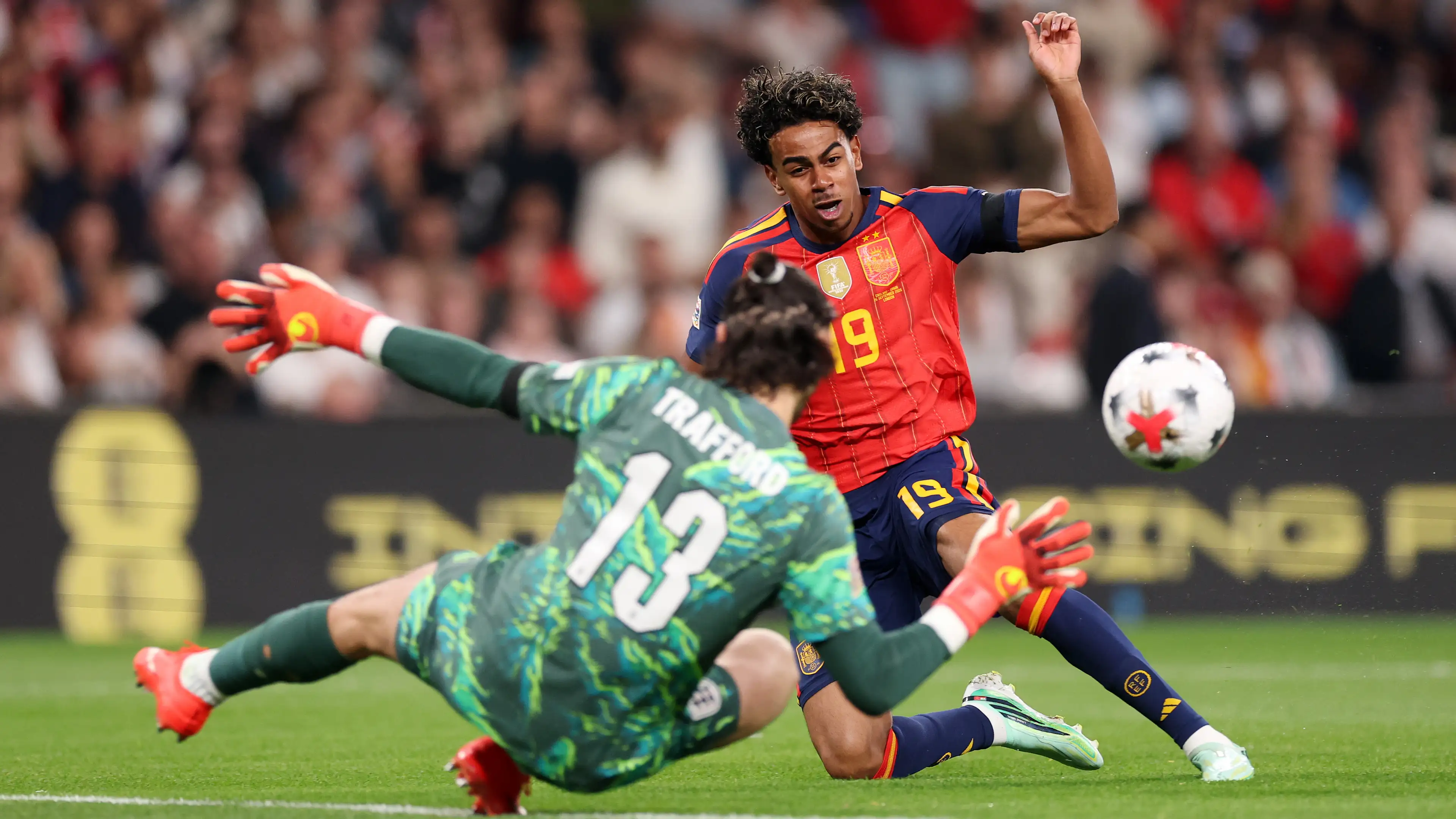 Yamal, Pencetak Gol Tercepat ke Gawang Inggris dalam 70 Tahun