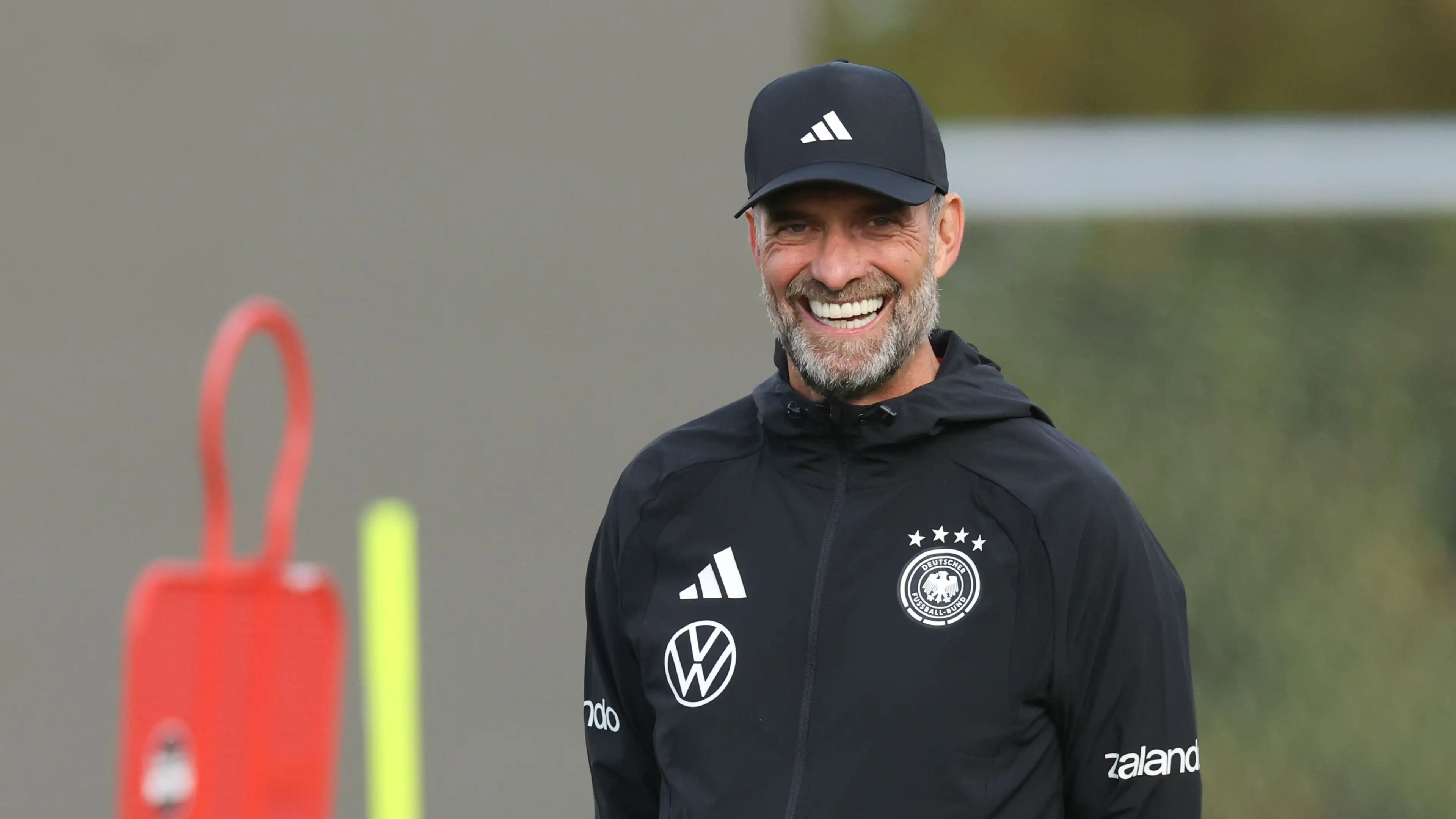 Penuh semangat dan dengan senyuman lebar: Klopp menjanjikan era baru bagi Jerman