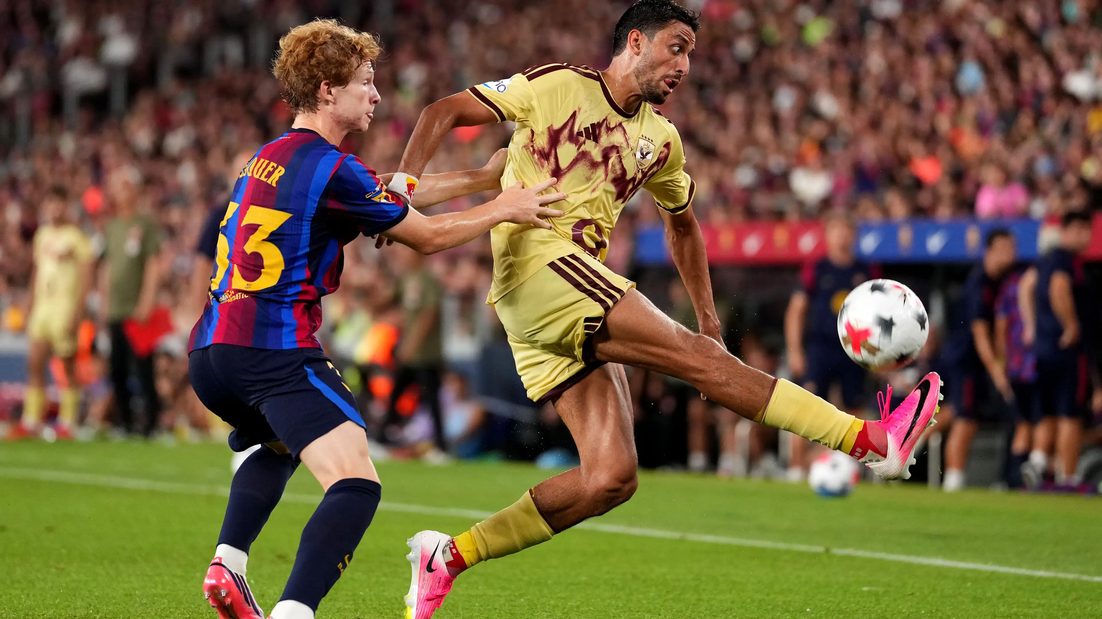 Video: Kerusuhan di Camp Nou, Polisi Catalunya Mengusir Suporter Al Ahly