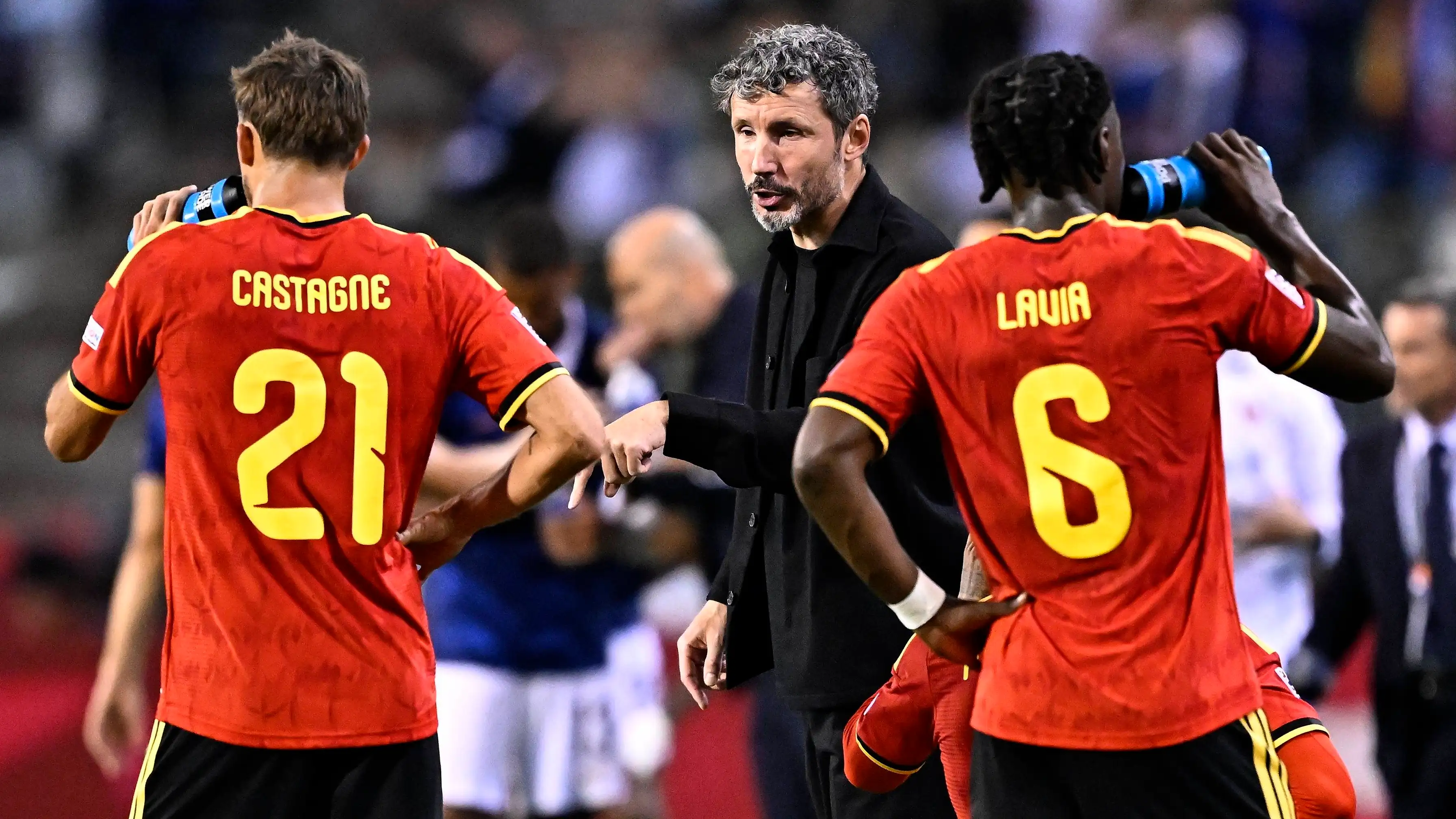 Media Belgia menarik kesimpulan yang sama tentang pelatih tim nasional Mark van Bommel setelah dua pertandingan