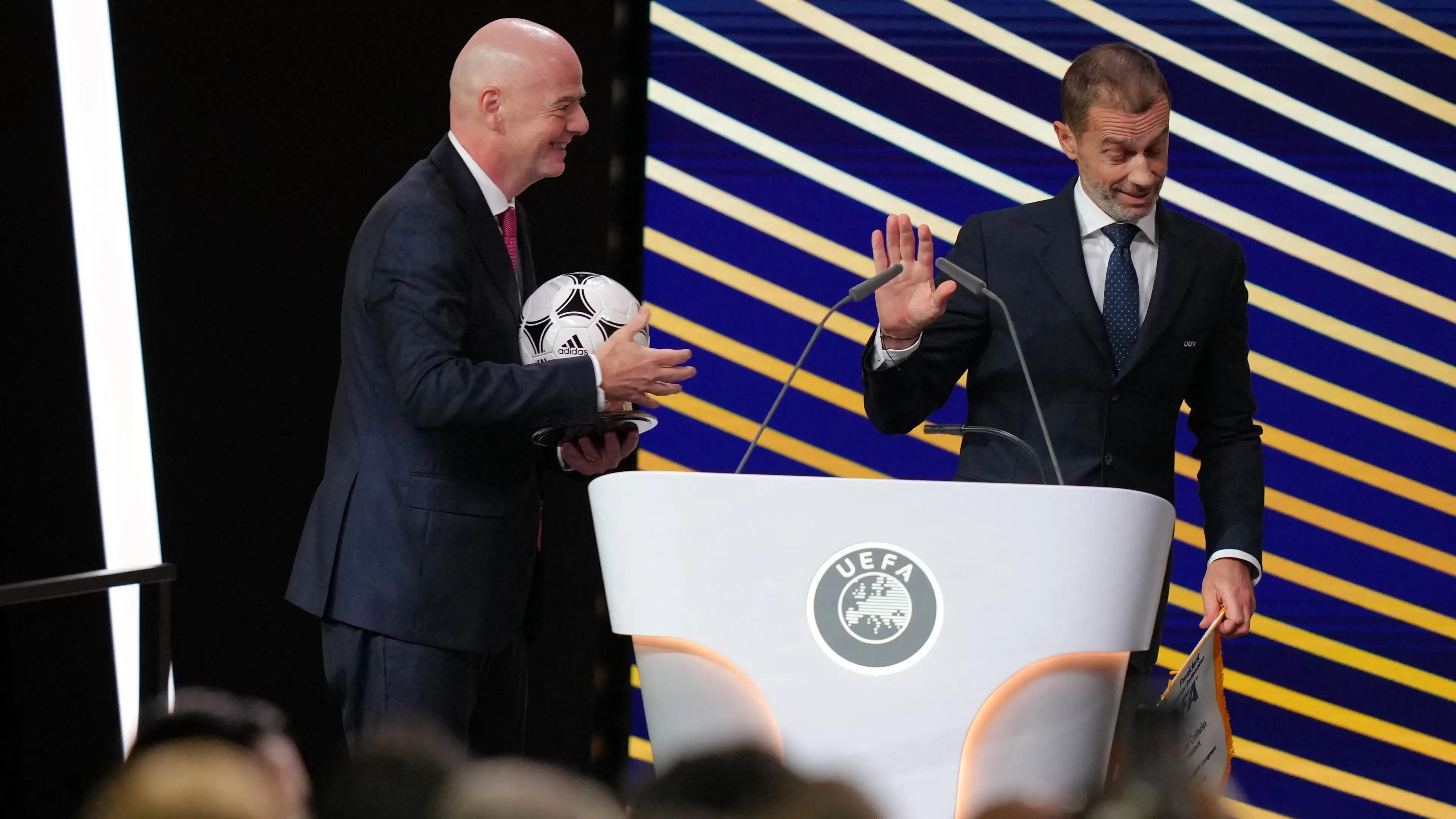 Bencana baru mengguncang FIFA: UEFA ancam Infantino dengan jalur hukum dan peringatkan agar tidak menghancurkan bukti