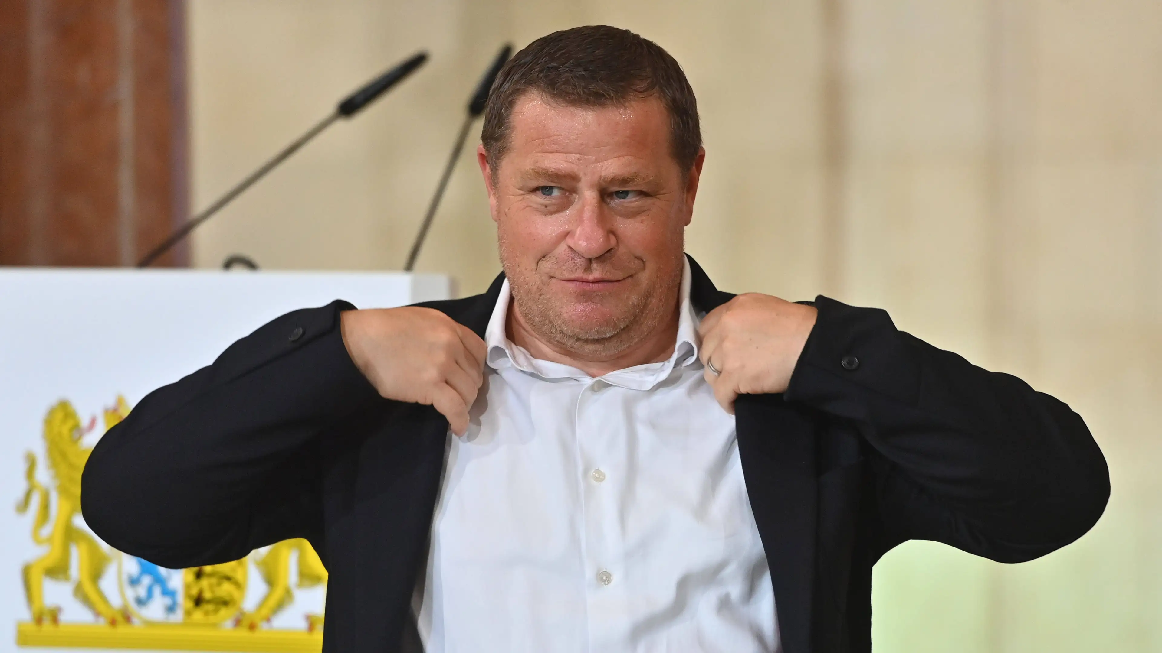 Dengan dua kalimat, bos Bayern Max Eberl dengan dingin menempatkan Lamine Yamal pada posisinya