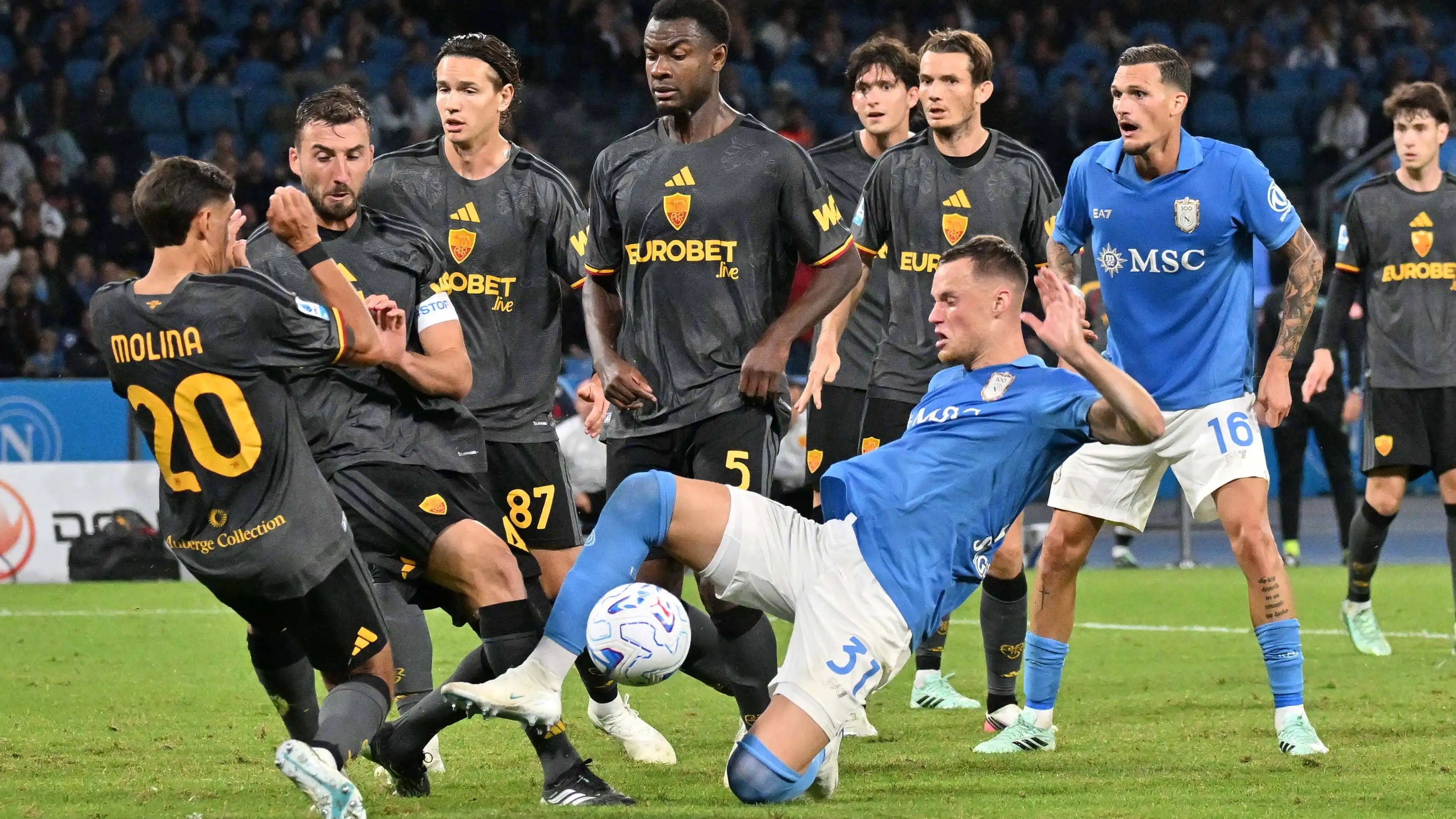 Media Italia memberi penilaian tanpa ampun terhadap 'pemain Belanda yang tampil bak bencana': 'Dasar tukang drama!'