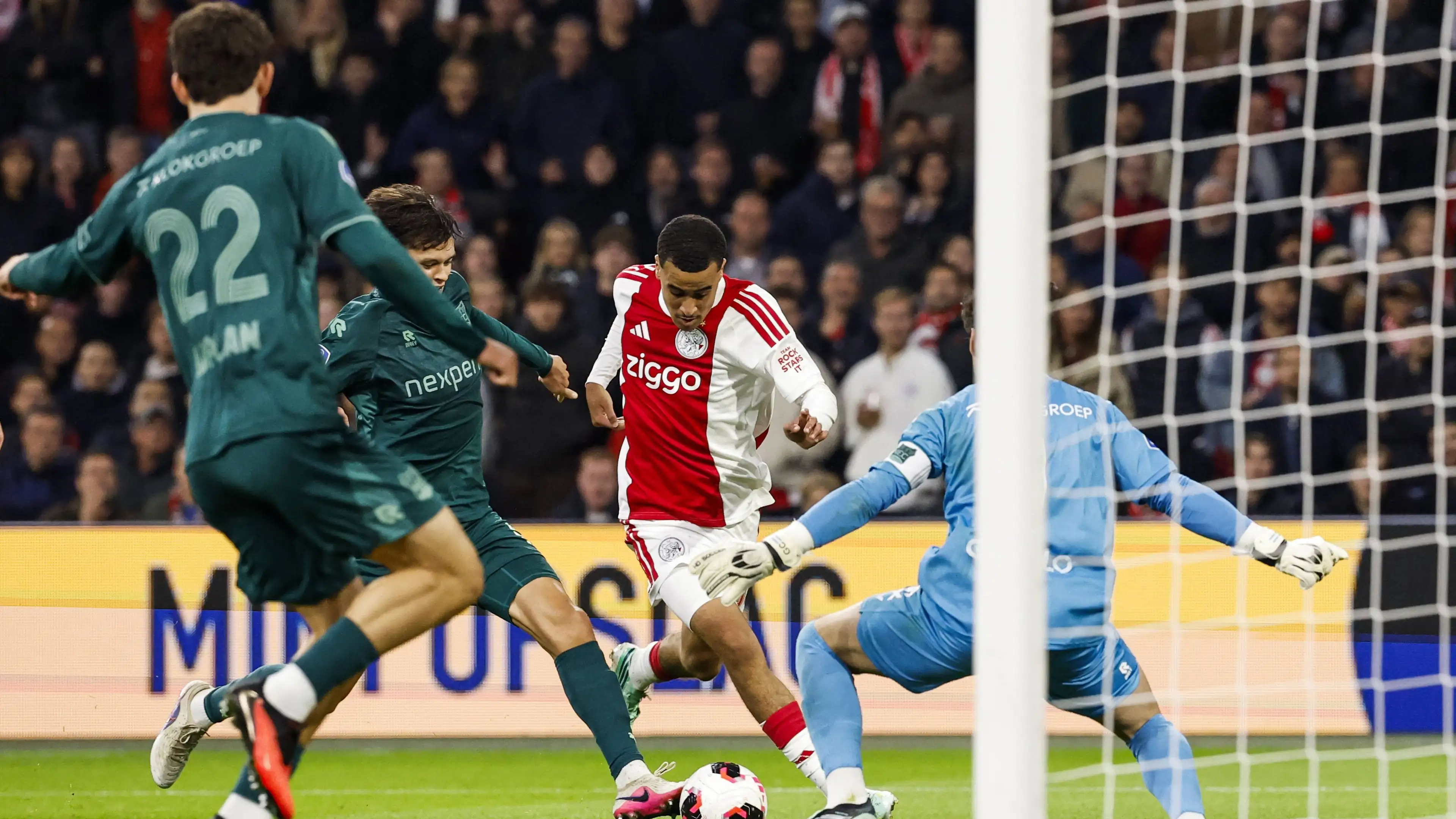 Para analis ESPN sangat yakin: Ajax lolos dari kartu merah langsung saat melawan NEC