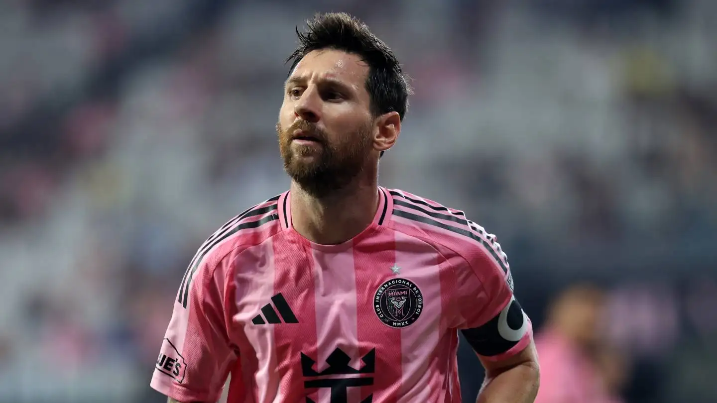 Di gala London: apakah Messi akan menyerahkan trofi Ballon d'Or kepada pemenang?