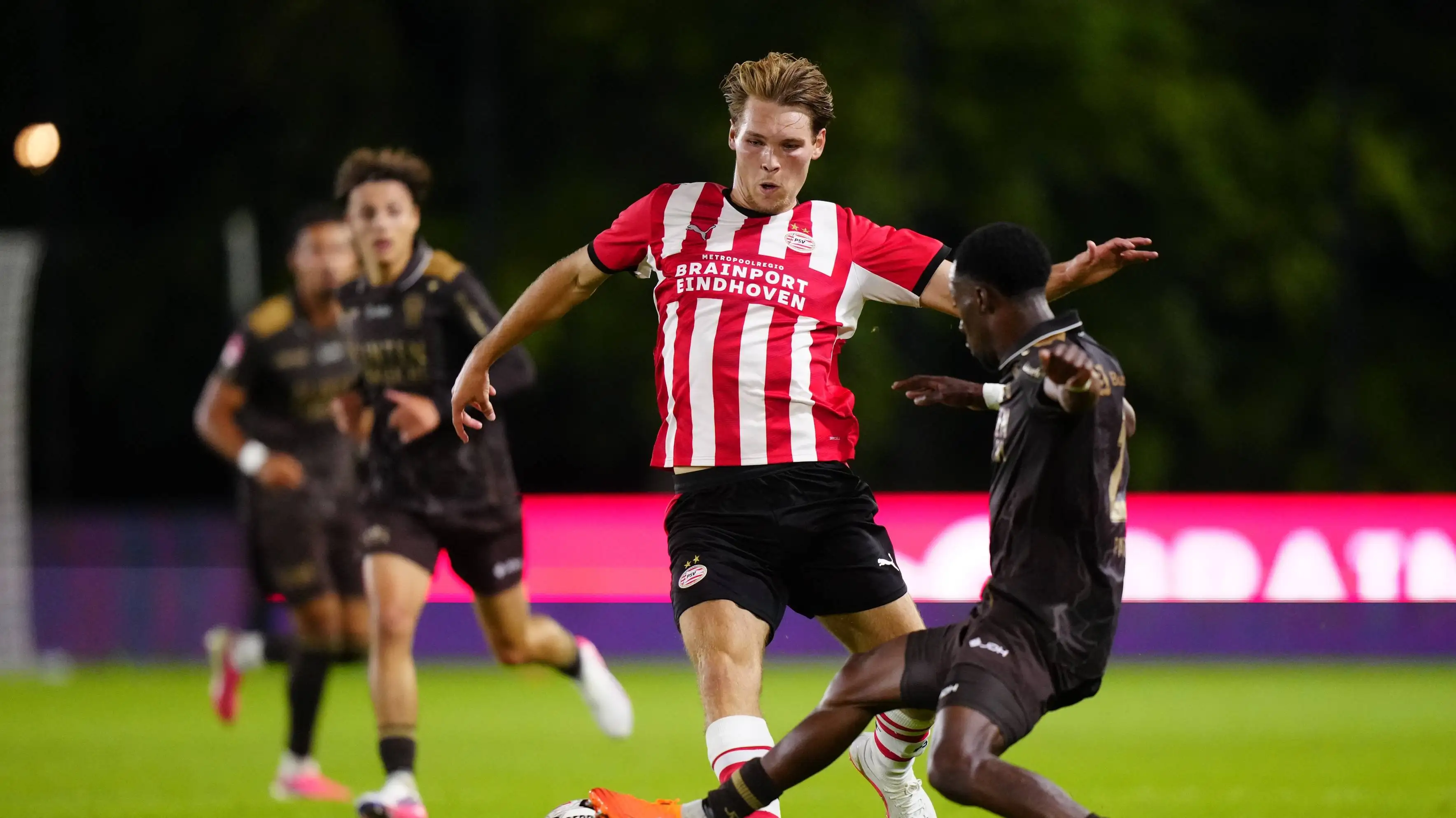 PSV mencapai kesepakatan dan melepas pemain yang ingin hengkang seharga empat juta euro