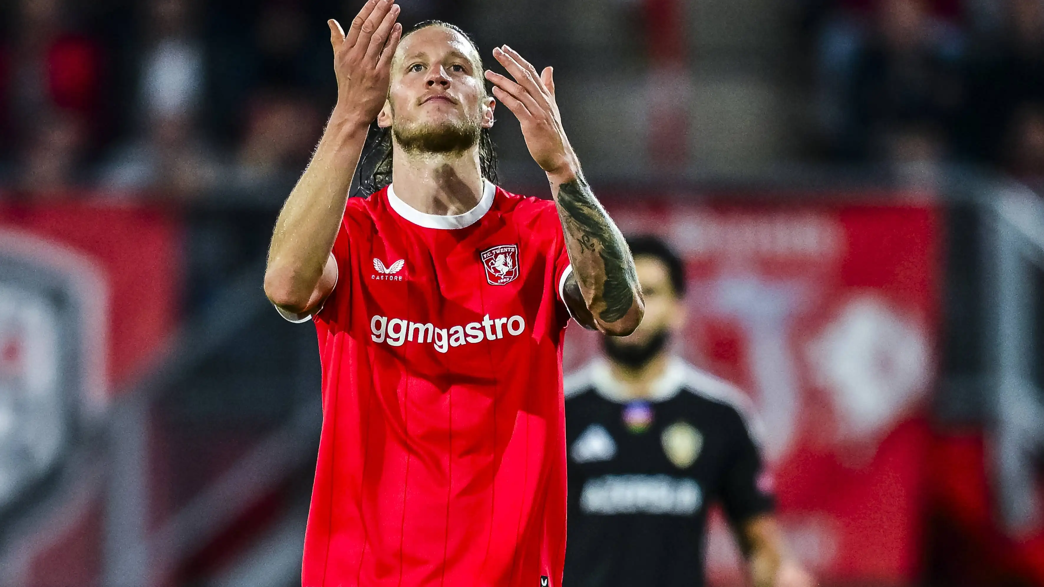 FC Twente menjalani malam yang menyakitkan dan membuat partisipasi di Conference League berada di ujung tanduk