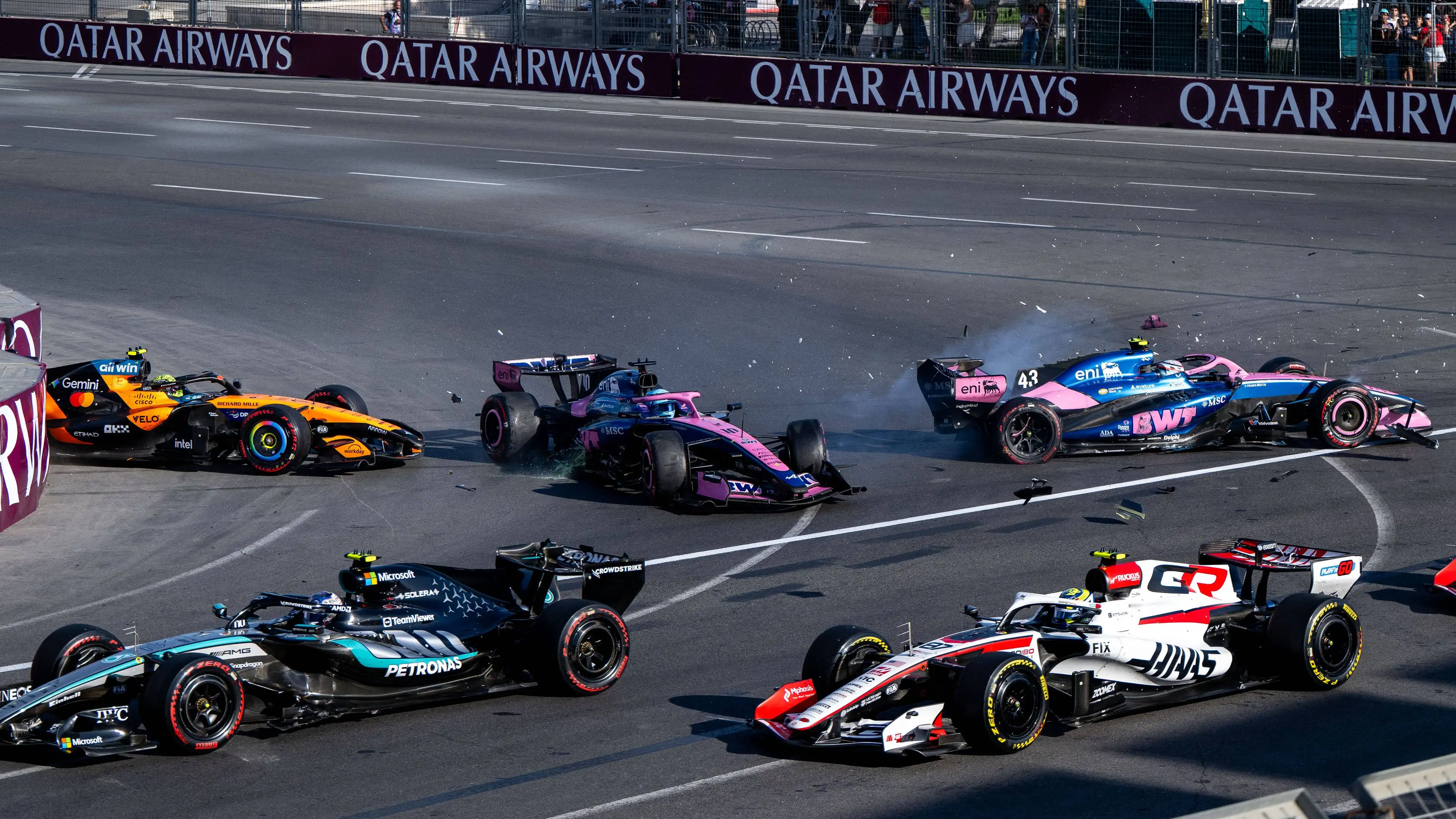 "Tidak pantas berada di Formula 1": pembalap Alpine Franco Colapinto jadi sasaran kritik setelah kecelakaan mengerikan