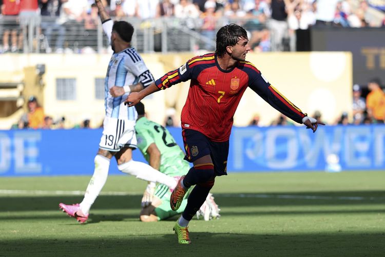 Dipantau PSG, Ferran Torres Masih Hormati Kontrak di Barcelona