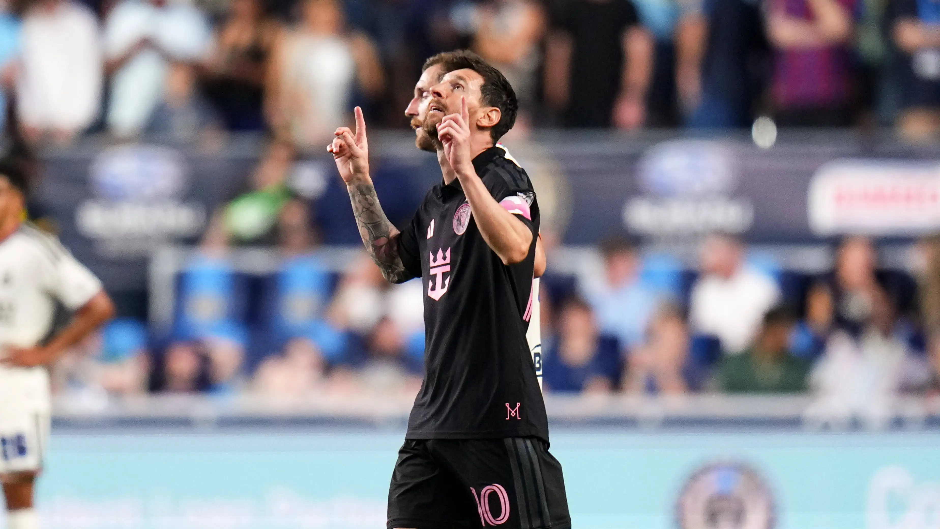 Messi mencetak gol indah dan memberikan penghormatan kepada ayahnya, tetapi juga menunjukkan sisi lain dirinya