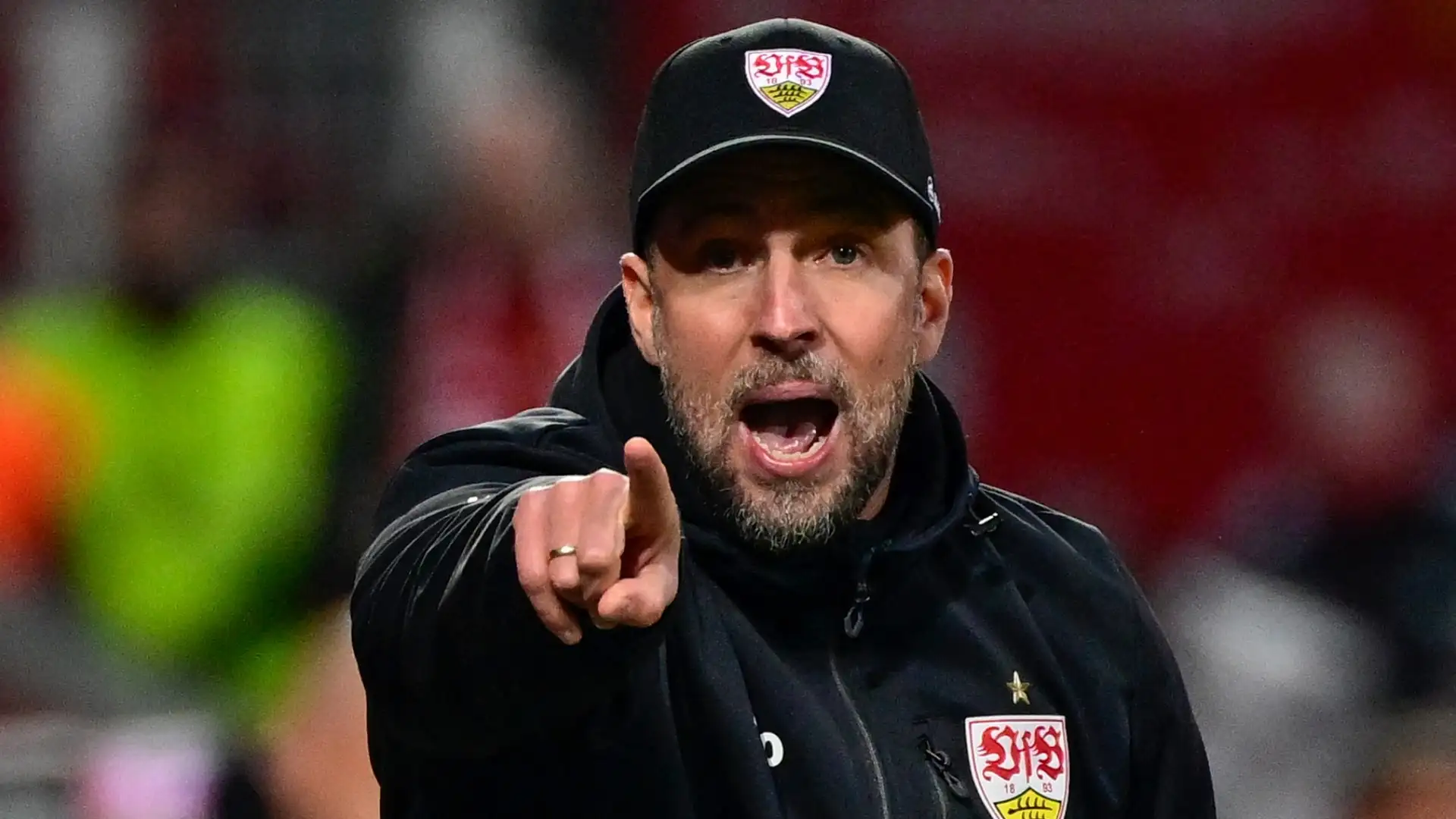 “Waktunya sudah tidak banyak lagi”: Sebastian Hoeneß kembali kesal dengan manuver transfer VfB Stuttgart