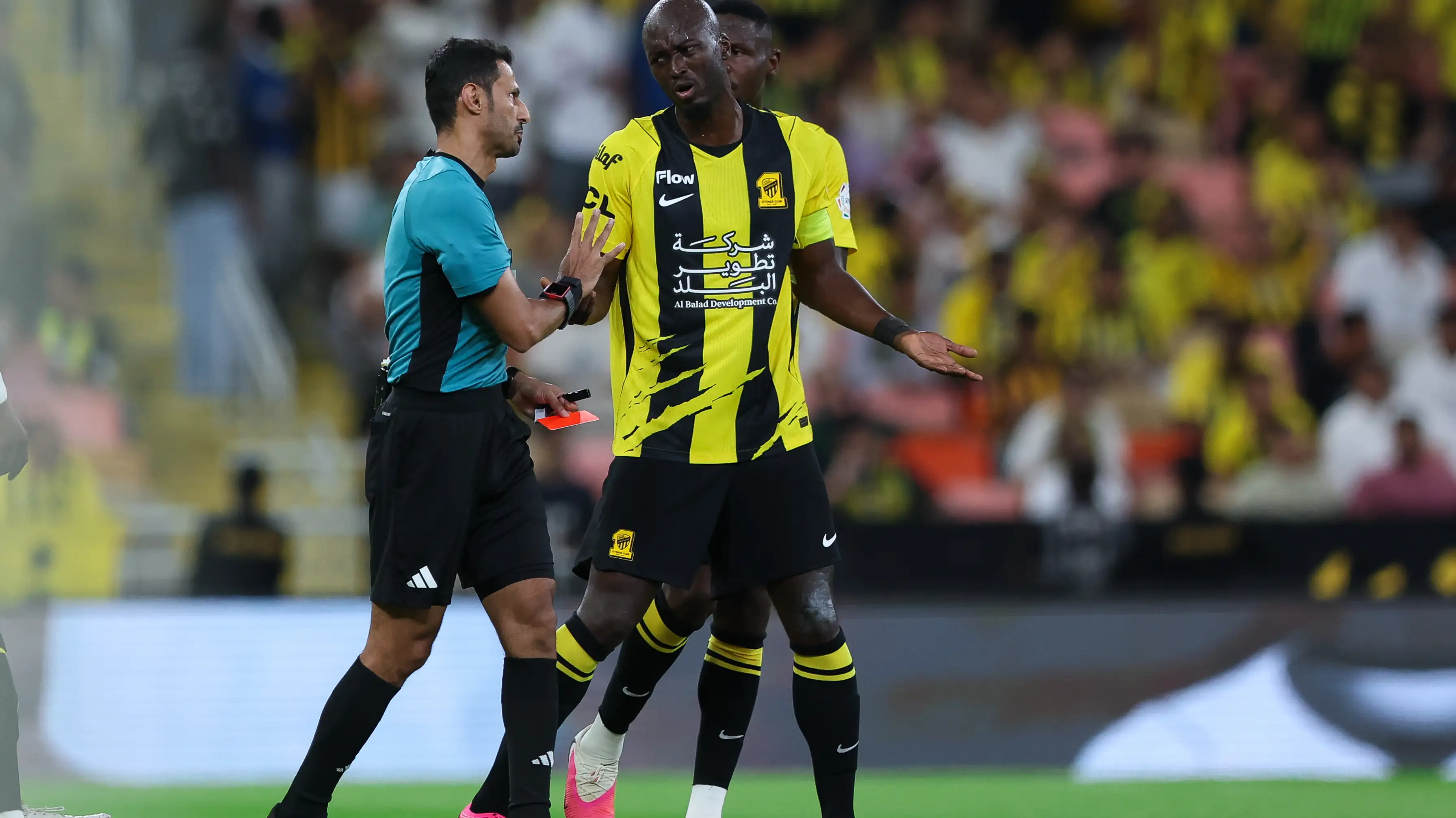 Pakar wasit menegaskannya: apakah Pereira layak diusir saat menghadapi Al-Khaleej?