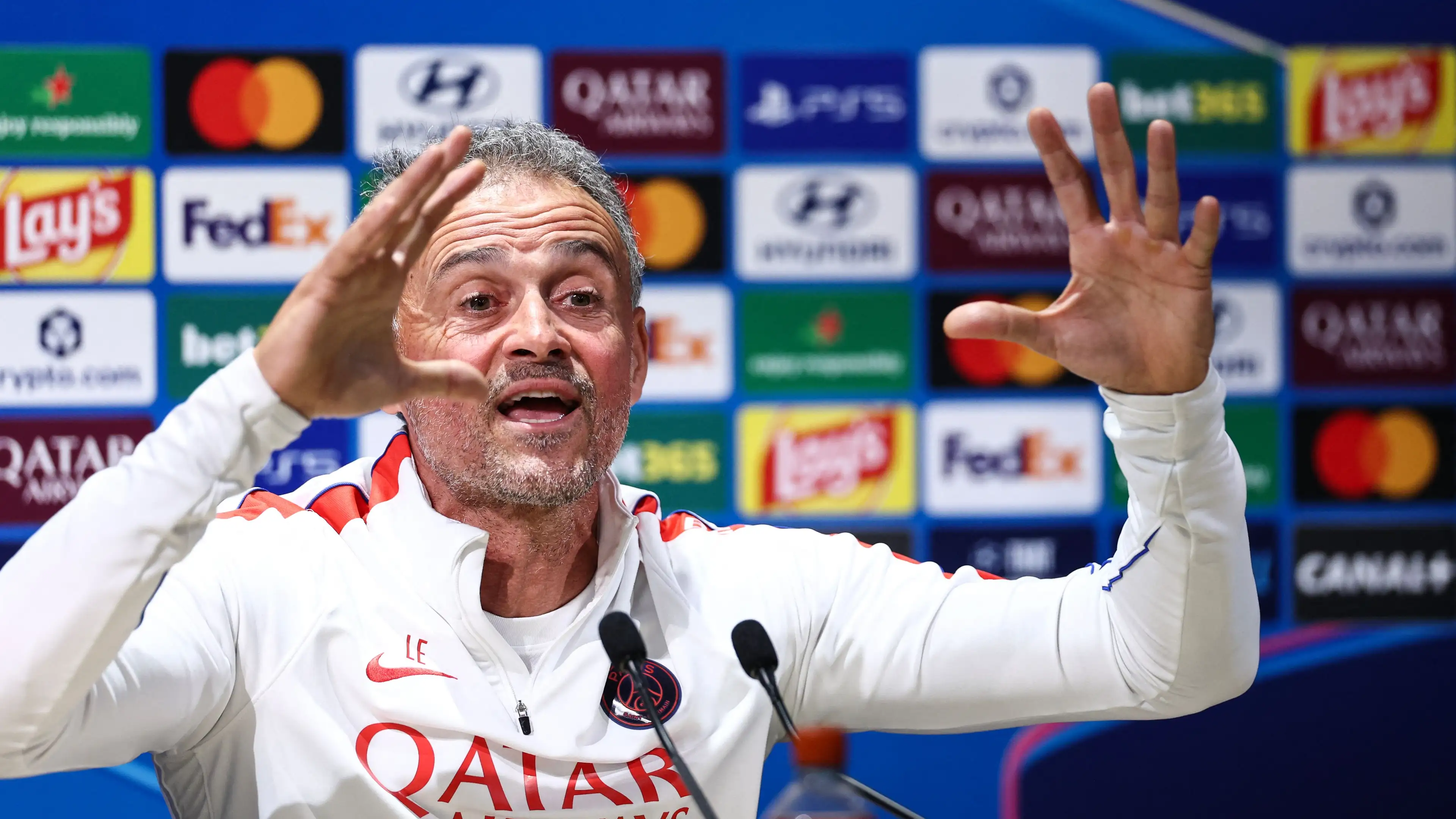 Luar biasa berbakat: Enrique Kritik Posisi Bintang Paris di Ballon d'Or