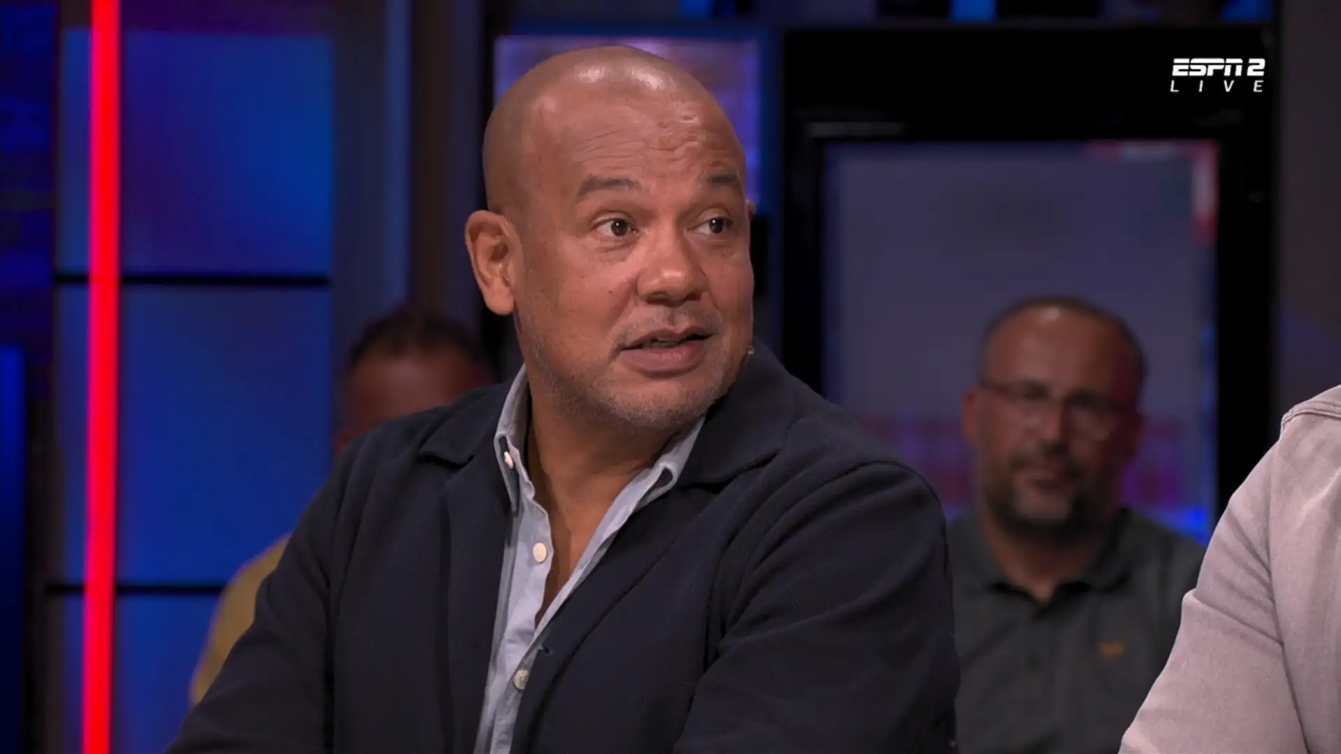 Marciano Vink memuji pemain Ajax: "Dia punya teknik yang sangat bagus dan bisa bermain sepak bola dengan sangat baik!"