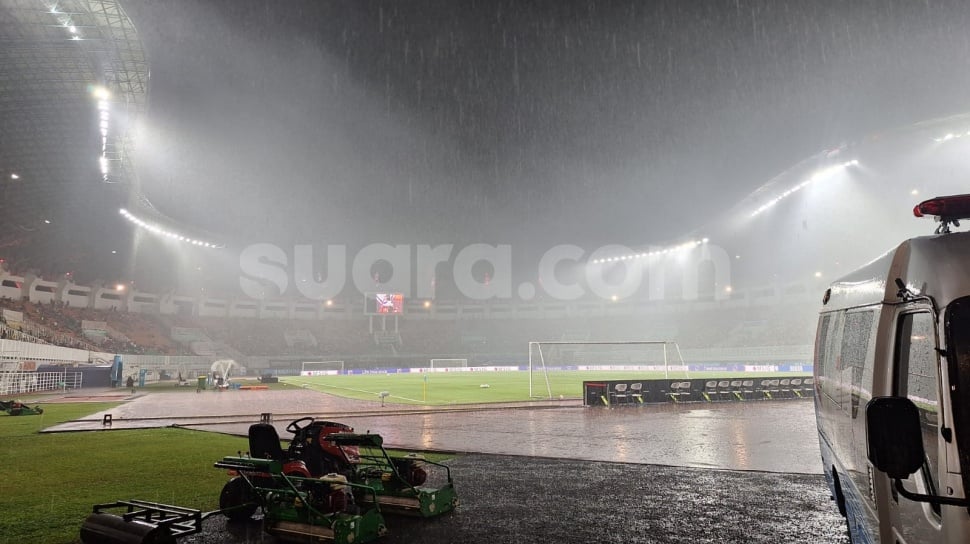 Hujan Deras Guyur Pakansari, Pertanda Timnas Indonesia Hujani Vietnam dengan Banyak Gol?
