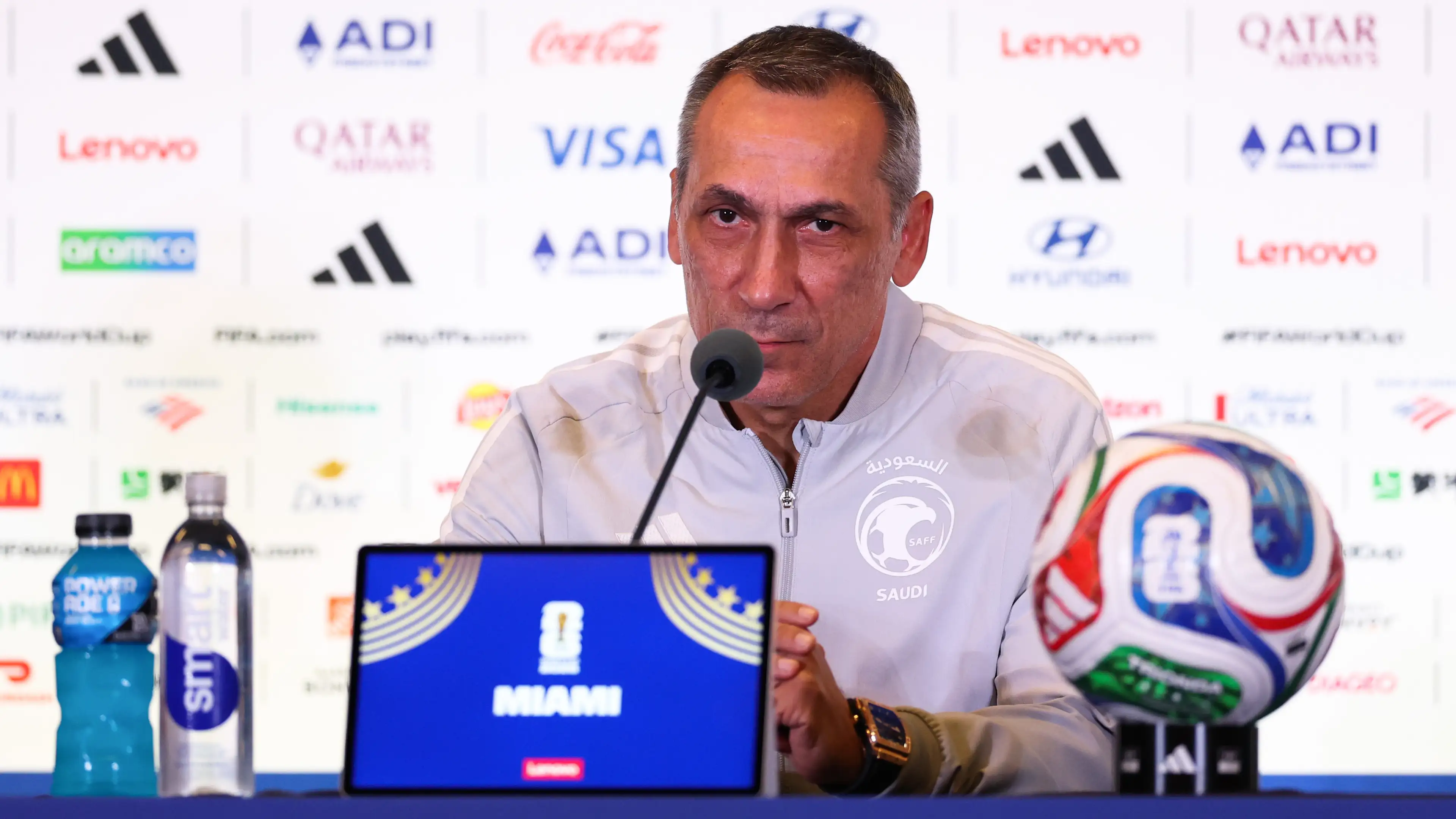 Video: Bukan di kepala, Donis ungkap jenis cedera Al-Aqidi dan posisinya di "Piala Teluk 27"
