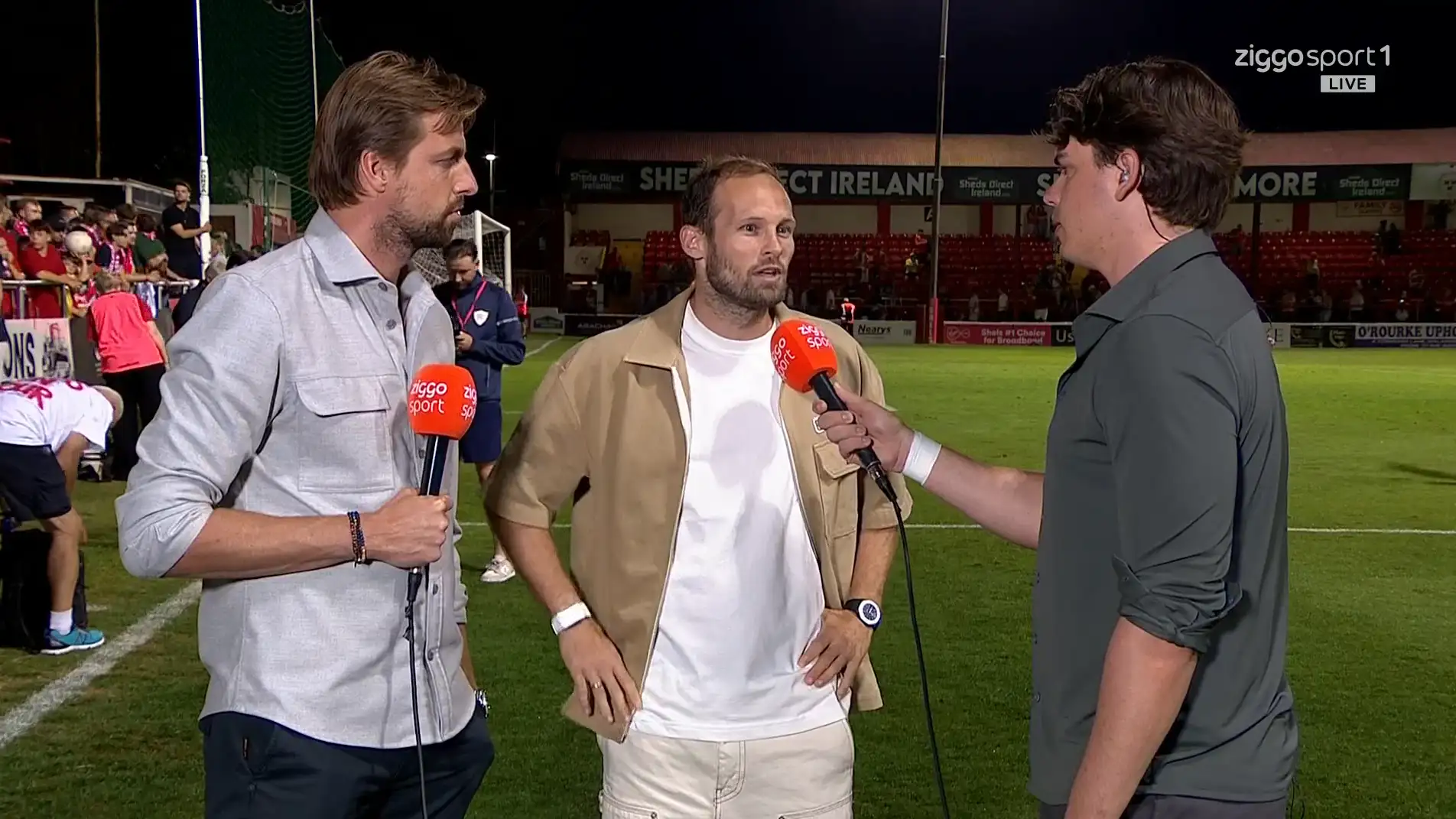 Daley Blind tak banyak menanggapi pertanyaan setelah penampilan buruk Ajax: "Khawatir soal apa?"
