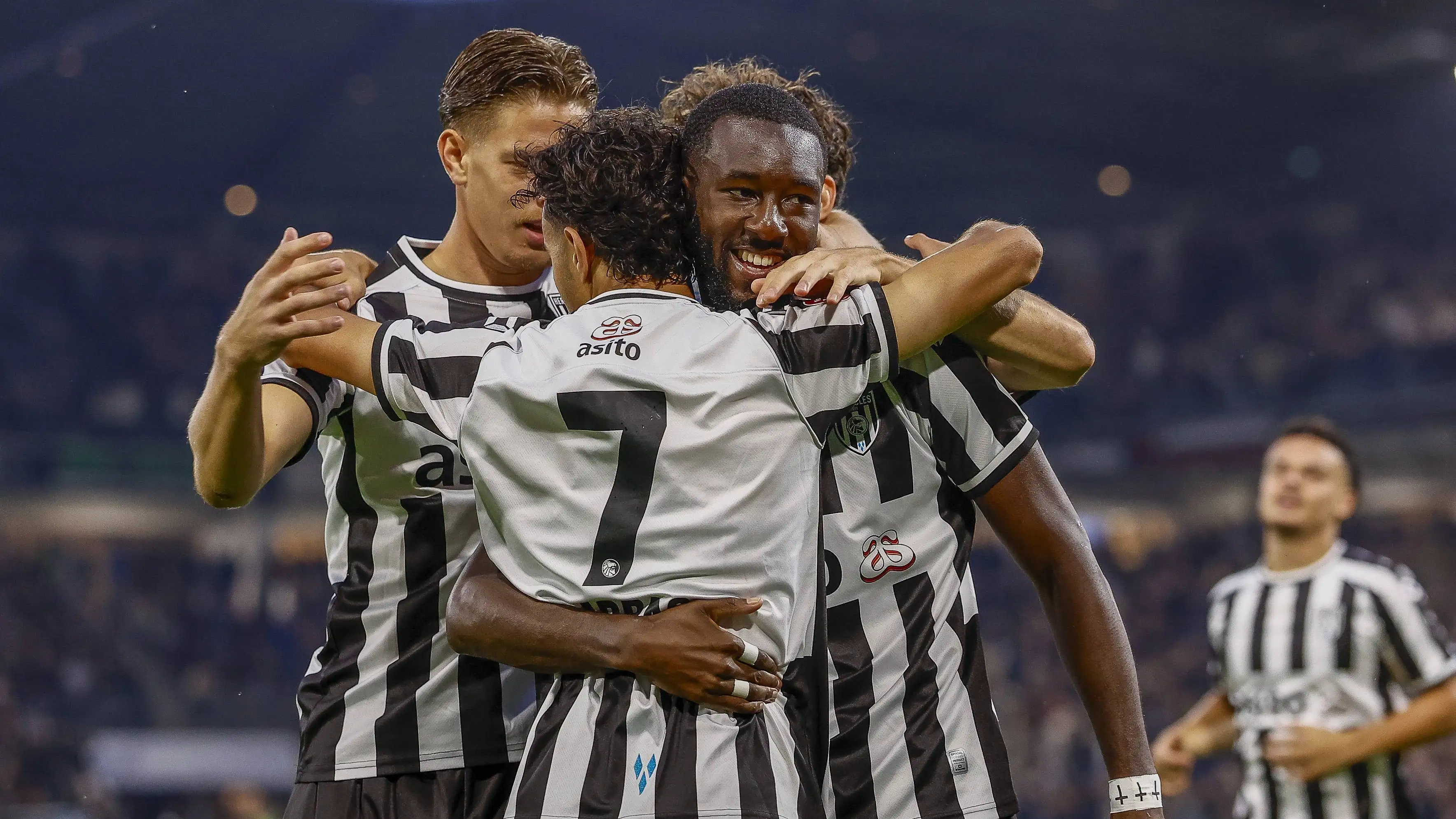 Fenomena Divisi Dua Belanda Jean-Paul N'Djoli menaruh De Graafschap di atas bangku penderitaan juga dengan hattrick