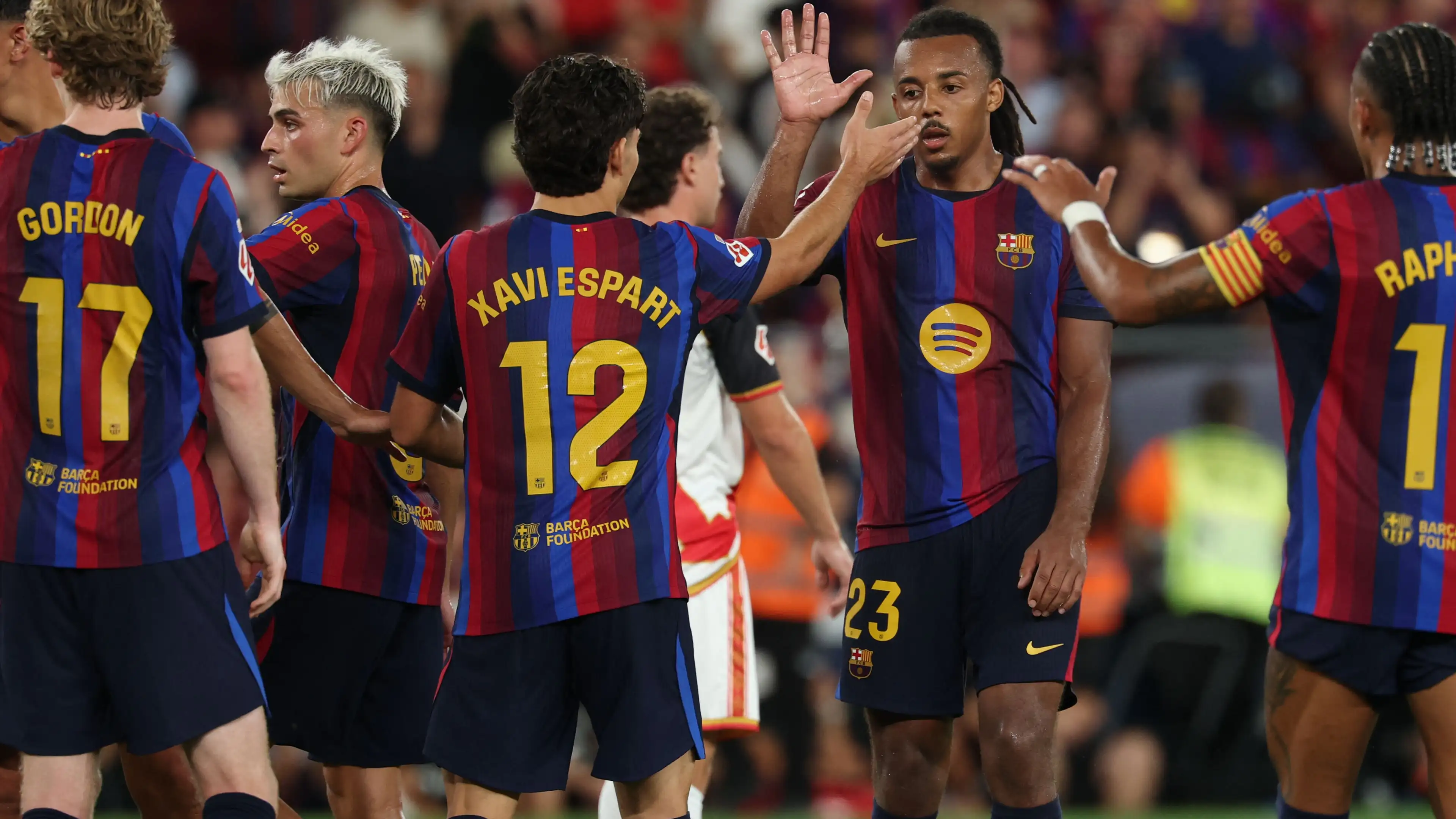 Di tengah ketertarikan raksasa Liga Primer, bintang Barcelona ambil keputusan soal kepergian