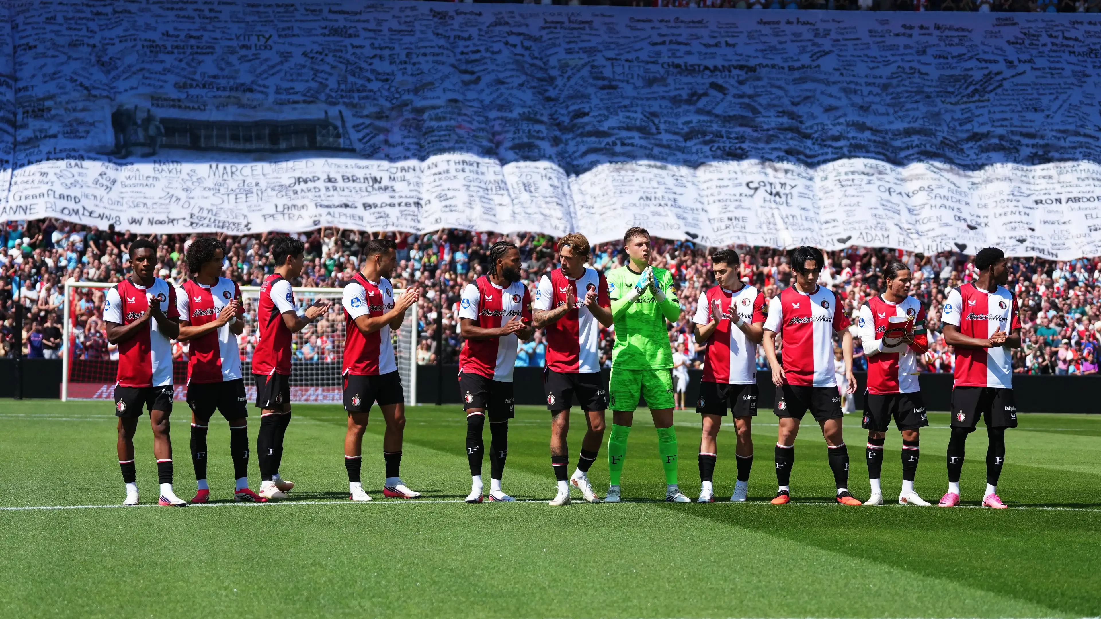 Feyenoord membukukan laporan keuangan tahunan merah pekat meski melakukan banyak transfer besar