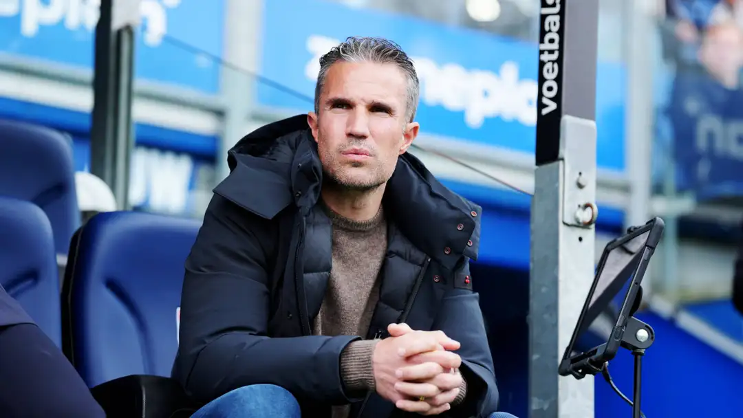 "Dia diperlakukan secara memalukan oleh Van Persie di Feyenoord"