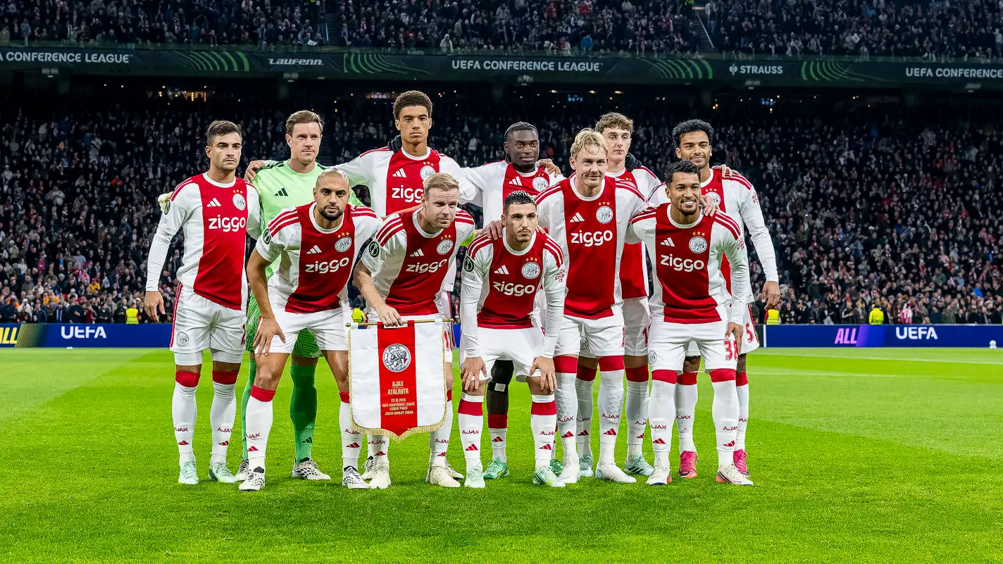 Penonton sangat kesal dengan satu sosok di Ajax: "Singkirkan orang itu!"