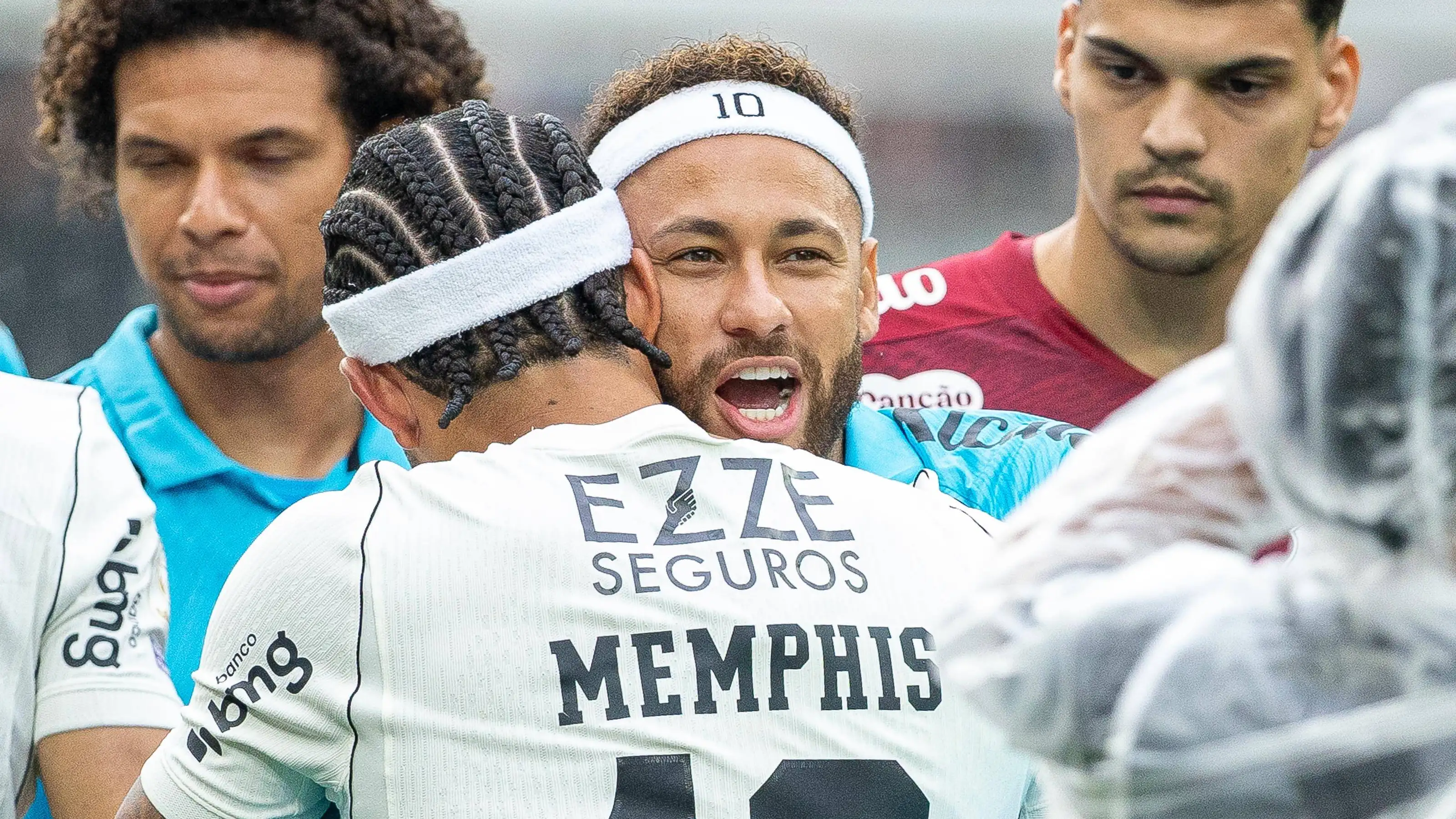 Neymar memberikan tribut indah untuk Memphis Depay